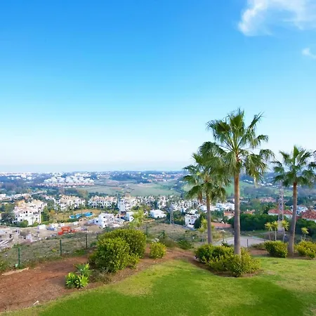 De Lujo En Marbella Con Maravillosas Vistas Al Mar Entre Campos De Golf エステポナ